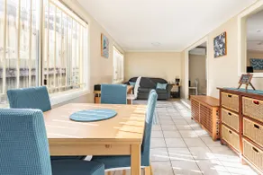 Enoggera Spacious, Quiet Unit, Wi-Fi, Smart TV + - Image 4