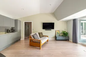 The Pool House - Image 4
