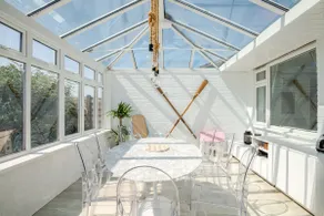 Beach front location, Pet friendly, Full of charachter, Private garden, Sea view - Image 3