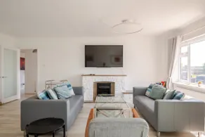 Beach front location, Pet friendly, Full of charachter, Private garden, Sea view - Image 2