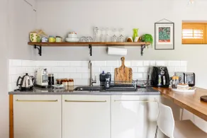 Delightful, open plan studio in Brightwell Baldwin - Image 4