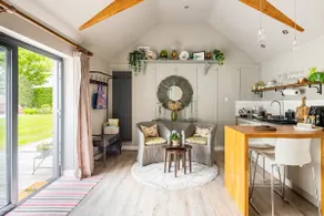 Delightful, open plan studio in Brightwell Baldwin - Image 2