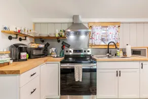 Charming 1 bedroom guesthouse on 4 acres, hot tub - Image 4
