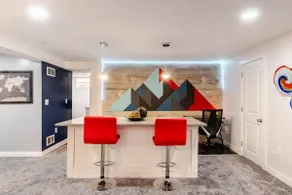 Spacious, Modern & Central 2 Bed, 2 Bath by DU - Image 3
