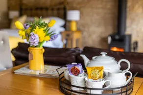 Cosy countryside studio with log burner stove - Image 2