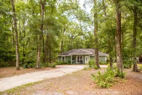 Beautiful Newer homeThree bedroom 2 Full bath 😎😀🥂 - Image 3