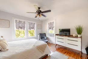 Unit 2~Garden Getaway Close to Beach & Downtown - Image 3