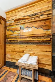 King Bed Private Home Ideal For Long & Short Stays - Image 5