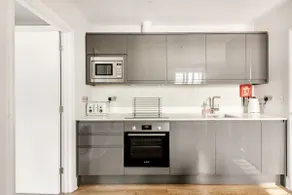 Central Abergavenny 1-bed Renovated Apartment - Image 4