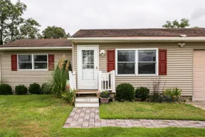 Newly Renovated Beach-Rancher in North Cape May - Image 3