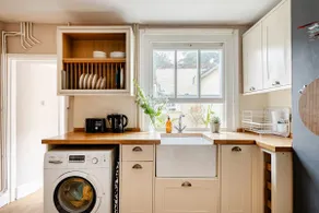 Stylish Victorian 2 Bed Townhouse - Image 3