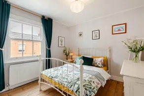Stylish Victorian 2 Bed Townhouse - Image 4