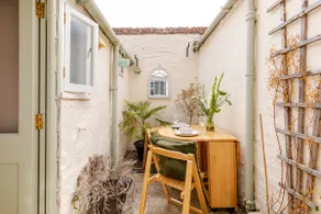 Stylish Victorian 2 Bed Townhouse - Image 2