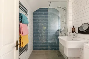 Stylish Victorian 2 Bed Townhouse - Image 5