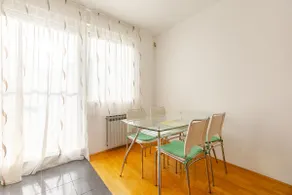 Sunny Apartment - Image 4