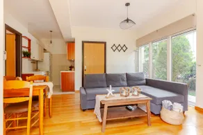 Quiet apartment by the park - Image 2