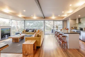 Lorne Luxury ocean views to the bay - Image 2