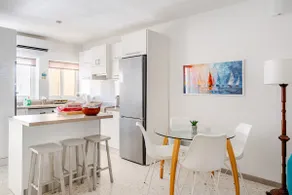 Lovely two bedroom condo 1 min from the beach - Image 3