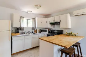 Cozy 1 Bedroom Apartment Getaway - Image 4