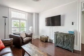 2 blocks from Canal Skating - 3 Bed Apt w/ Parking - Image 2