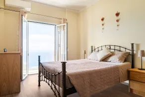 Madalena's home is a cheerful 3 bedroom home. - Image 4