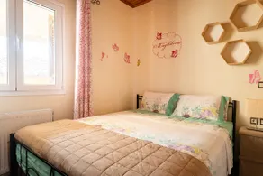 Madalena's home is a cheerful 3 bedroom home. - Image 3