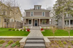 Uptown Gem, walk to the Lake & dining. - Image 5