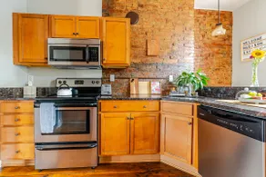 Cozy downtown home with patio. Walk to everything. - Image 5