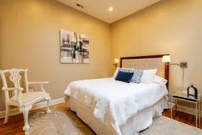 Gorgeous apartment in Historic Fredericksburg. - Image 3