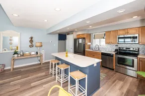 Top Floor Oceanfront Condo, beautifully decorated - Image 5