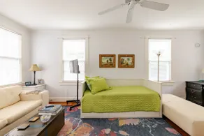 Cozy 1-Bedroom Guesthouse Walking Distance to USC - Image 3
