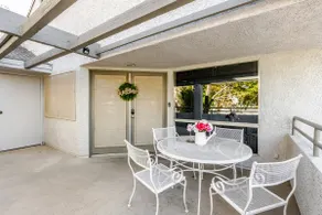 Family Modern 2B condo|20 min Strip| Pool-Parking. - Image 5
