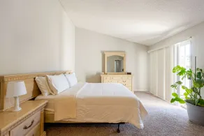 Family Modern 2B condo|20 min Strip| Pool-Parking. - Image 3
