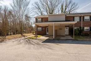 Spacious Townhouse In High Point Near HPU & Market - Image 5