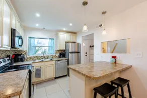 Spacious Townhouse In High Point Near HPU & Market - Image 4