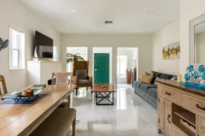 Beautiful Chic Home Near Coconut Grove & Brickell - Image 2