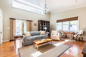 King Suite in Highlands Close to town - Image 2