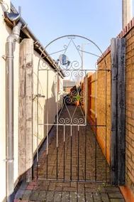 A well presented one bedroomed annexe with parking - Image 4