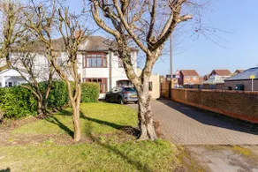 A well presented one bedroomed annexe with parking - Image 5