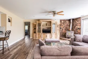Beautiful 3 bedroom home located near Yosemite - Image 3