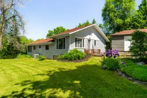 Beautiful 3 bedroom waterfront cottage w/ Hot Tub - Image 2