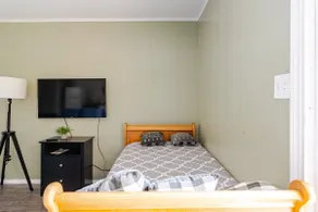 Guesthouse 3 blocks from the beach with on-site parking and walking distance to Strand - Image 3
