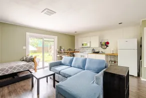 Guesthouse 3 blocks from the beach with on-site parking and walking distance to Strand - Image 2