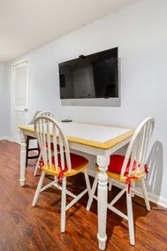 Cheerful & Spacious 3BR Getaway, free parking. - Image 2