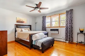 Cheerful & Spacious 3BR Getaway, free parking. - Image 3