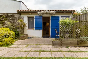 The small blue house, peaceful and central - Image 4