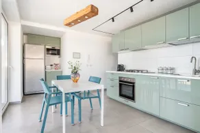 Penthouse with private waterfront - Image 5