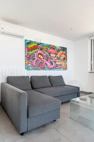 Penthouse with private waterfront - Image 3
