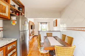 House in the center with pool and lake, 450 meters from the beach - Image 3