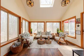 Countryside Pocono Cabin In Lake/Pool Community. - Image 3
